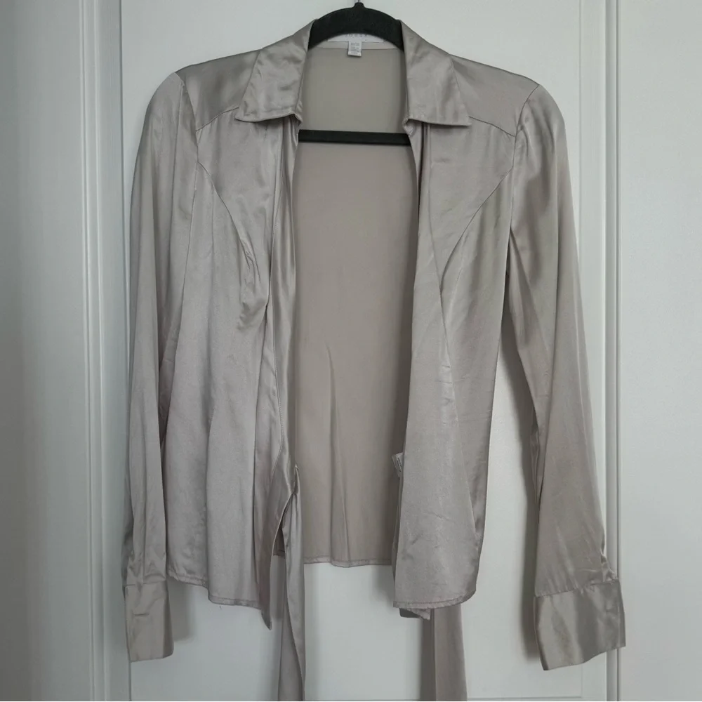 JOSEF Silk Wrap Blouse Size XS Beautiful Silvery Shiny Fabric - Picture 7 of 7